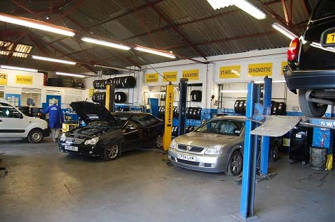 Our Glasgow Rover diagnositc and service centre. Maintenance and safety checks are provided with each diagnostic test.